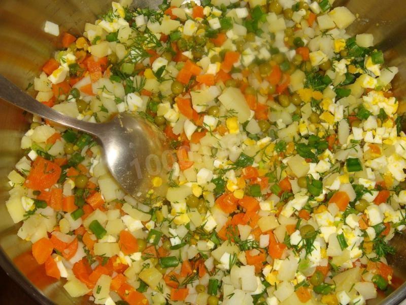 Шаг 9 приготовления Салат Оливье со свежими огурцами