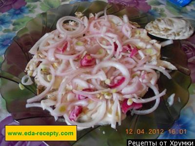 Шаг 11 приготовления Салат с фаршированными яйцами