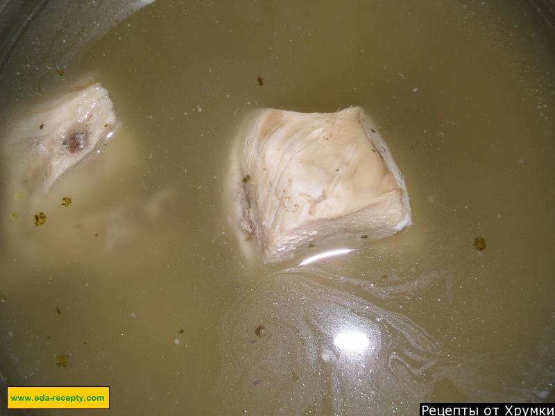 Шаг 1 приготовления Салат с курицей и маринованными огурчиками