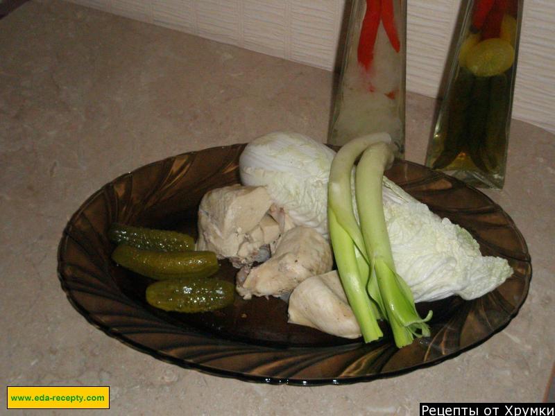 Шаг 2 приготовления Салат с курицей и маринованными огурчиками