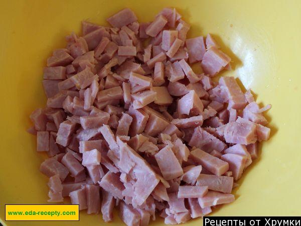 Шаг 5 приготовления Итальянский овощной салат с макаронами, ветчиной и сыром