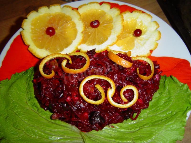 Обложка рецепта салат из свеклы с изюмом и орехами