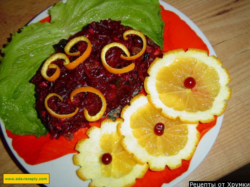 Шаг 7 приготовления салат из свеклы с изюмом и орехами