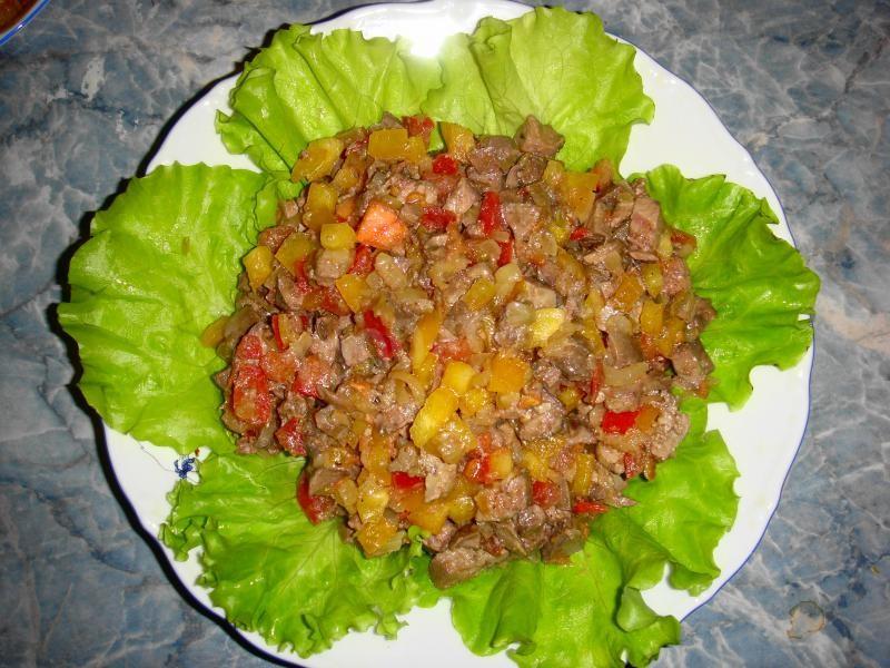 Шаг 8 приготовления Теплый салат с куриной печенью и помидорами