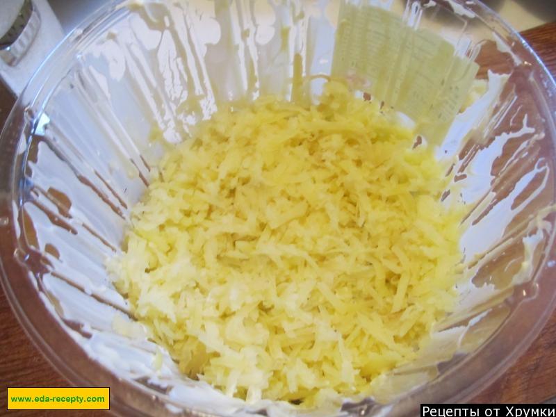 Шаг 1 приготовления Салат с курицей, шампиньонами, гранатом и сыром