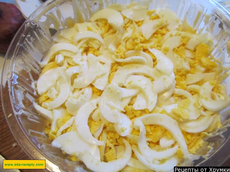 Шаг 6 приготовления Салат с курицей, шампиньонами, гранатом и сыром