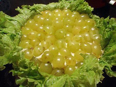 Обложка рецепта Салат Тиффани с виноградом орехами и курицей
