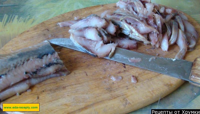 Шаг 8 приготовления Салат нежный из селедки и свеклы с йогуртом