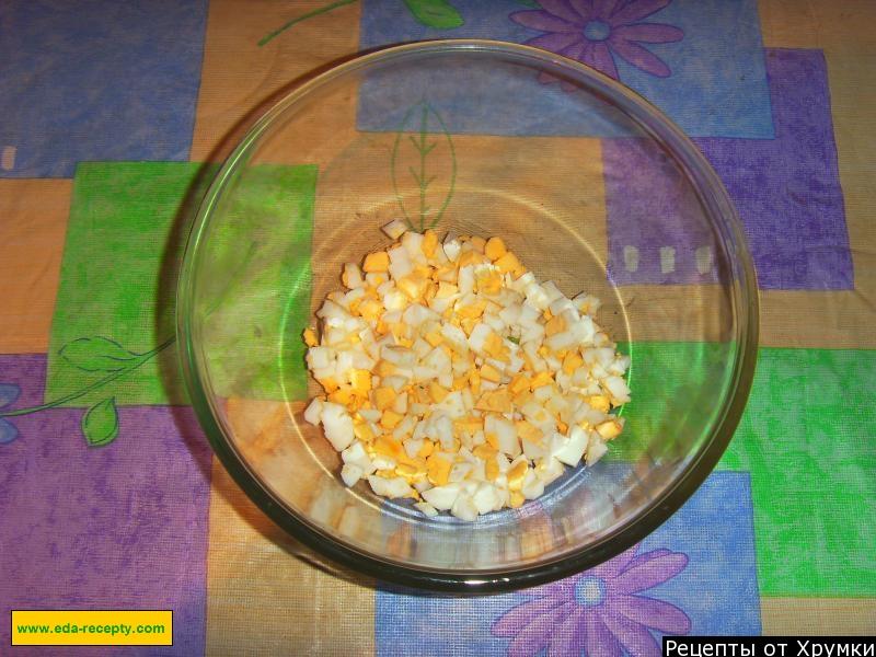 Шаг 2 приготовления Салат на оливковом масле с яйцом и зеленым луком