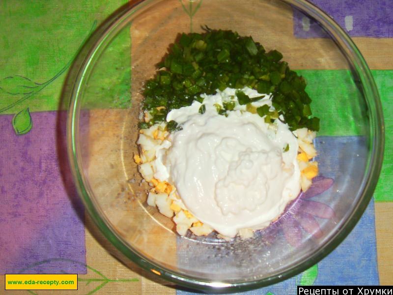 Шаг 4 приготовления Салат на оливковом масле с яйцом и зеленым луком