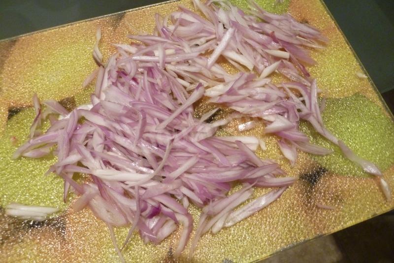 Шаг 4 приготовления Салат с манго и луком