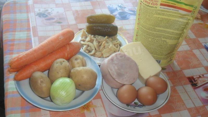 Шаг 1 приготовления Салат Лисичка с грибами под шубой