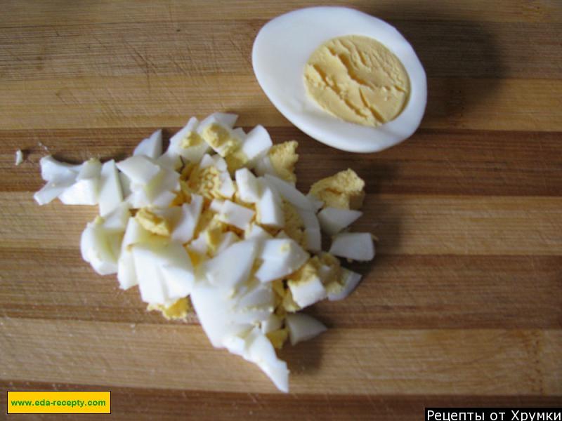 Шаг 8 приготовления Салат с растительным маслом, курицей и помидорами