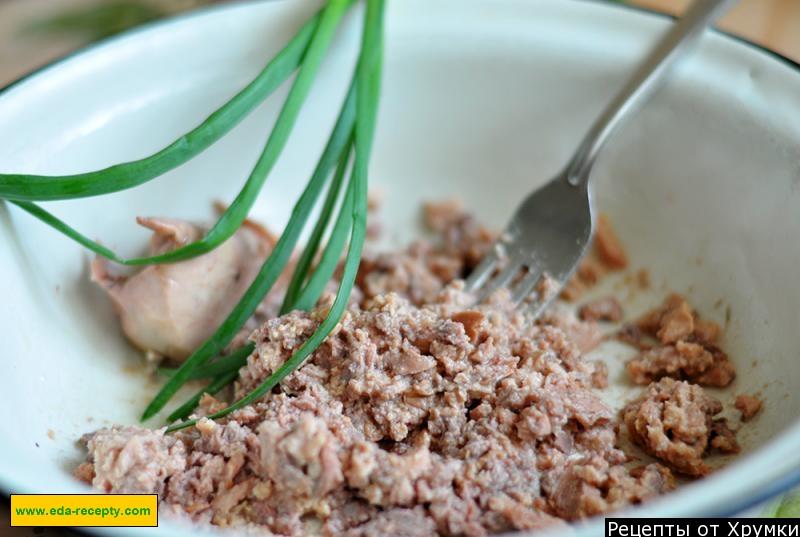 Шаг 2 приготовления Салат из печени трески с рисом