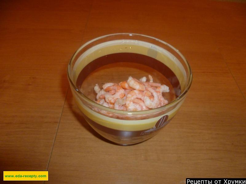 Шаг 3 приготовления Салат с рисом, креветками и чесноком