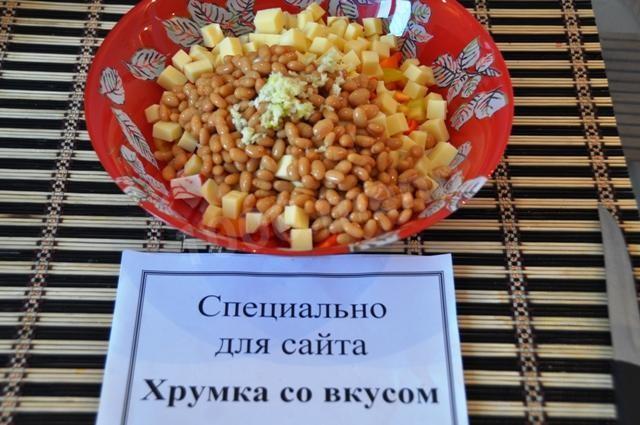 Шаг 6 приготовления Салат крабовые палочки перец консервированная фасоль