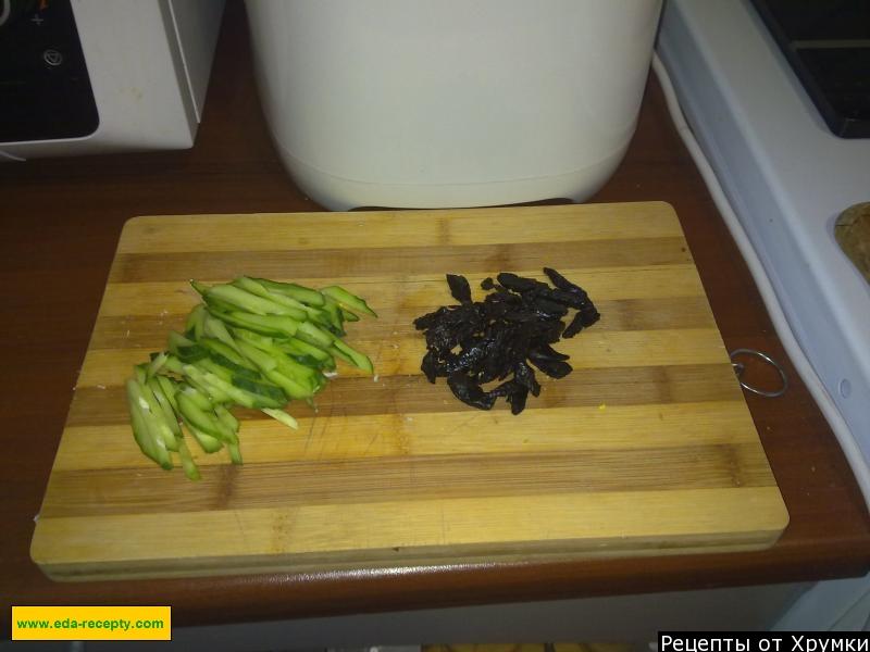 Шаг 3 приготовления Салат с курицей слоями