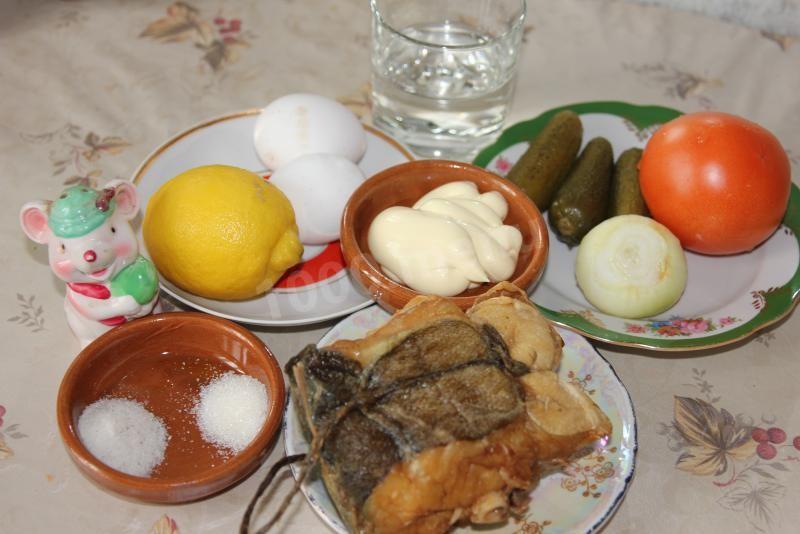 Шаг 1 приготовления Рыбный салат с копченой треской