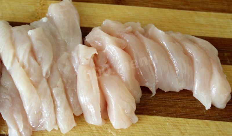 Шаг 2 приготовления Болгарский салат с курицей, перцем, помидорами