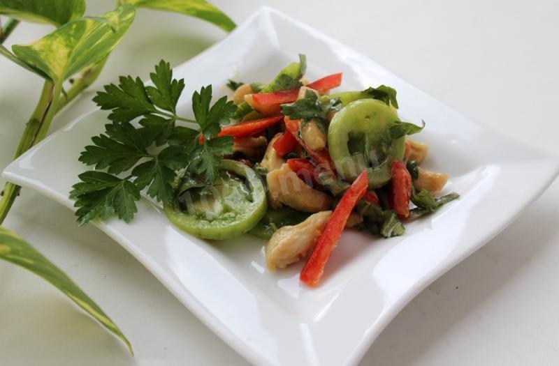 Шаг 8 приготовления Болгарский салат с курицей, перцем, помидорами
