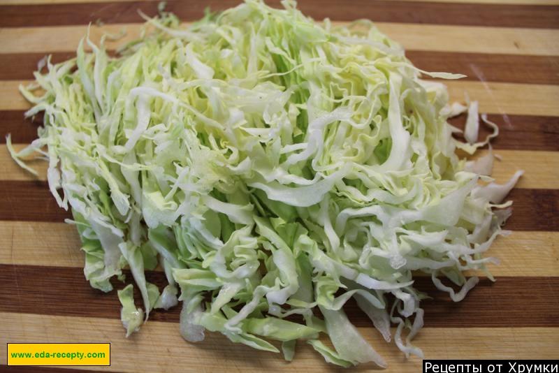Шаг 2 приготовления Салат из капусты с яблоками, морковью и кунжутом