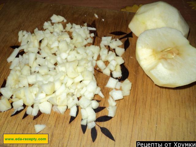 Шаг 6 приготовления Салат яблочный с крабовыми палочками