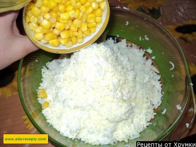 Шаг 9 приготовления Салат яблочный с крабовыми палочками