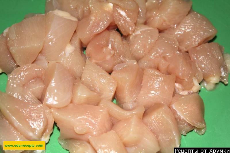 Шаг 2 приготовления Салат из ананасов курицы и сухариков