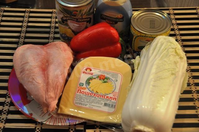 Шаг 1 приготовления Салат из курицы с пекинской капустой, кукурузой и ананасами