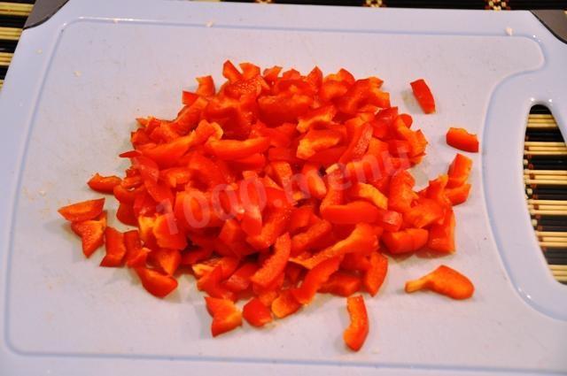Шаг 3 приготовления Салат из курицы с пекинской капустой, кукурузой и ананасами