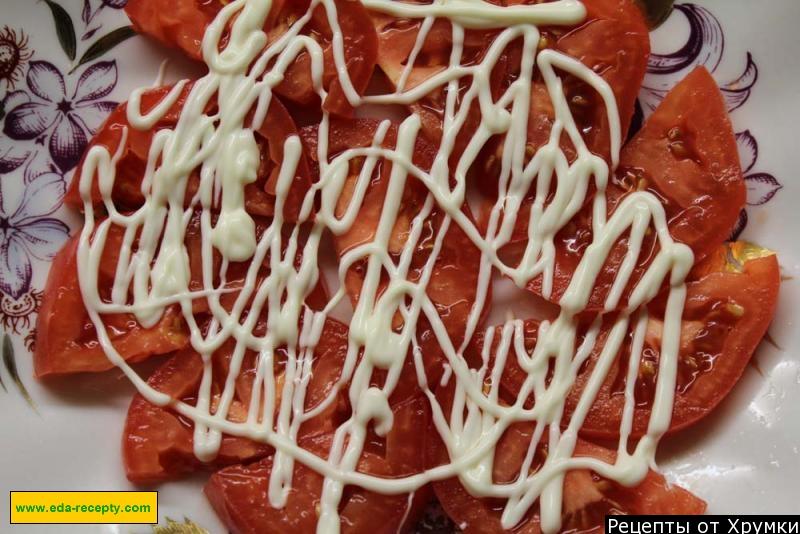 Шаг 5 приготовления Салат с креветками яйцами сыром помидорами