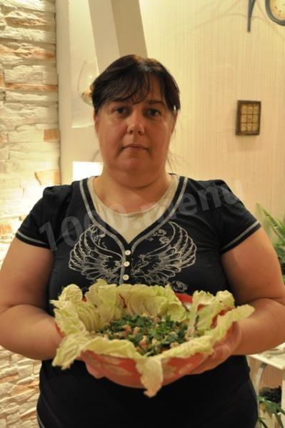 Шаг 8 приготовления Салат с сельдью и помидорами