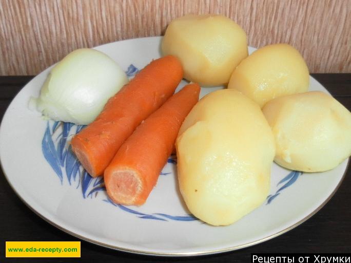 Шаг 2 приготовления Салат из копченой куриной грудки с фасолью и огурцами