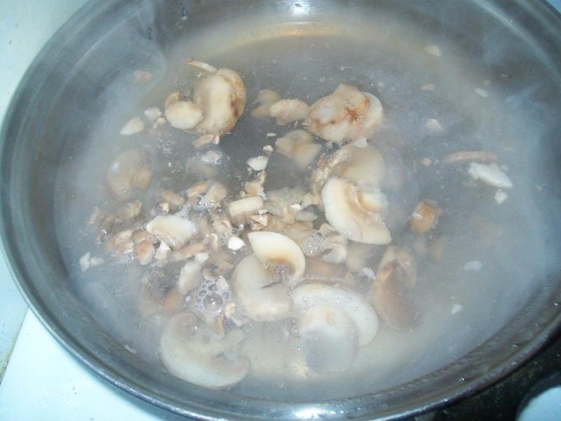 Шаг 5 приготовления Салат из печени говядины с шампиньонами