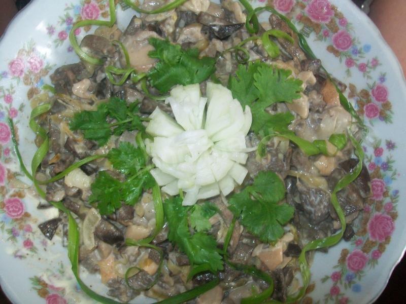 Обложка рецепта Салат из печени говядины с шампиньонами