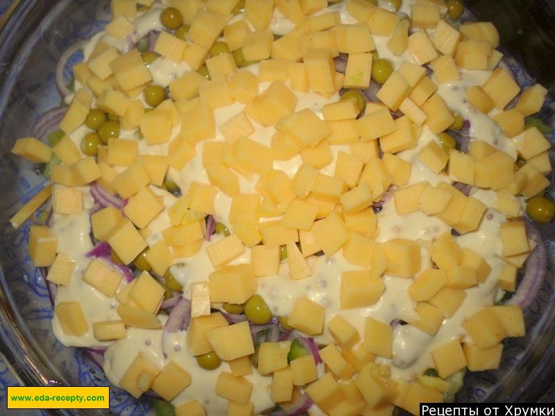 Шаг 10 приготовления Легкий салат с беконом и майонезом слоями