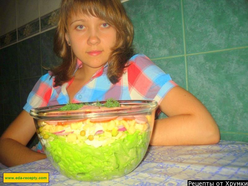 Шаг 12 приготовления Легкий салат с беконом и майонезом слоями