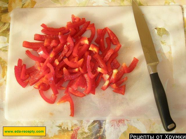 Шаг 3 приготовления Овощной Салат с капустой морковкой, болгарским перцем и яблоками