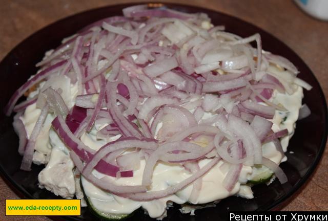 Шаг 10 приготовления Салат Нежный с курицей и огурцами