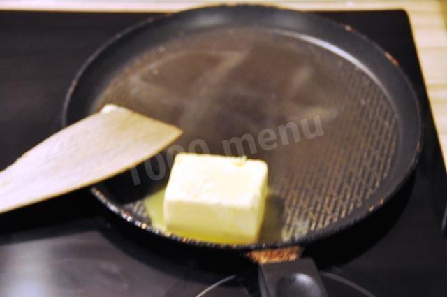 Шаг 6 приготовления Теплый салат с морепродуктами креветками и кальмарами