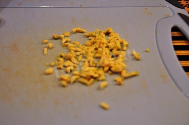 Шаг 7 приготовления Теплый салат с морепродуктами креветками и кальмарами