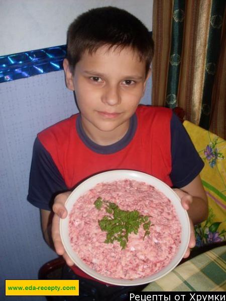 Шаг 6 приготовления Крабово-свекольный салат Новогодняя фантазия