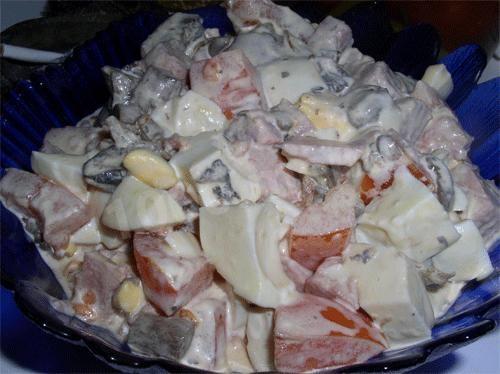 Обложка рецепта Вкусный салат из мяса крабов и грибов