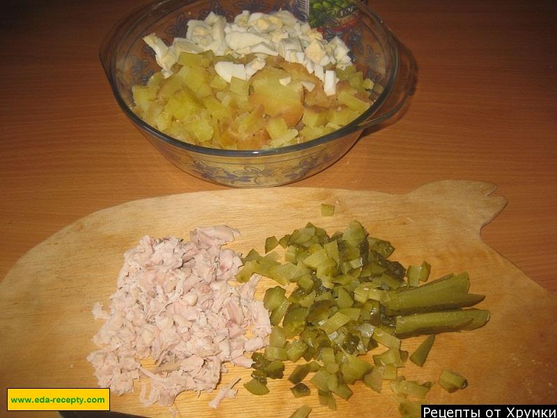 Шаг 4 приготовления Салат Оливье с грудками солеными огурцами