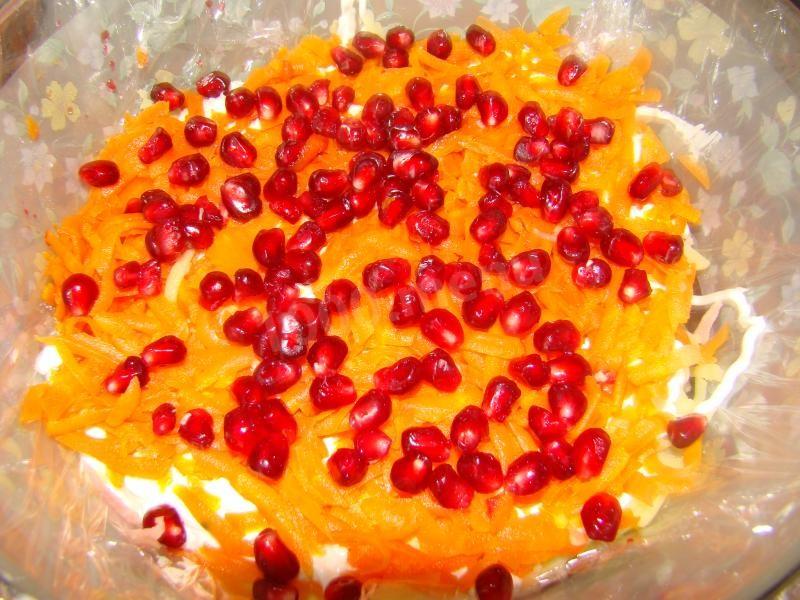 Шаг 6 приготовления Салат  с гранатом, свеклой, картошкой и вареной колбасой