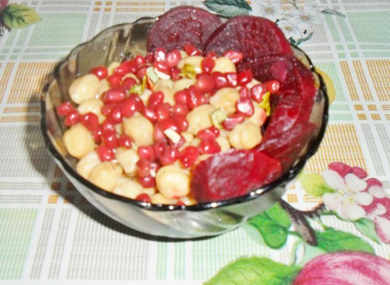 Обложка рецепта Салат с нутом, свеклой и гранатом