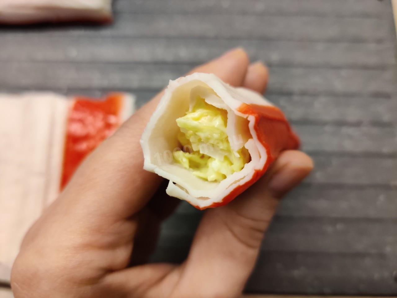 Шаг 9 приготовления Крабовые палочки с сыром и яйцом закуска