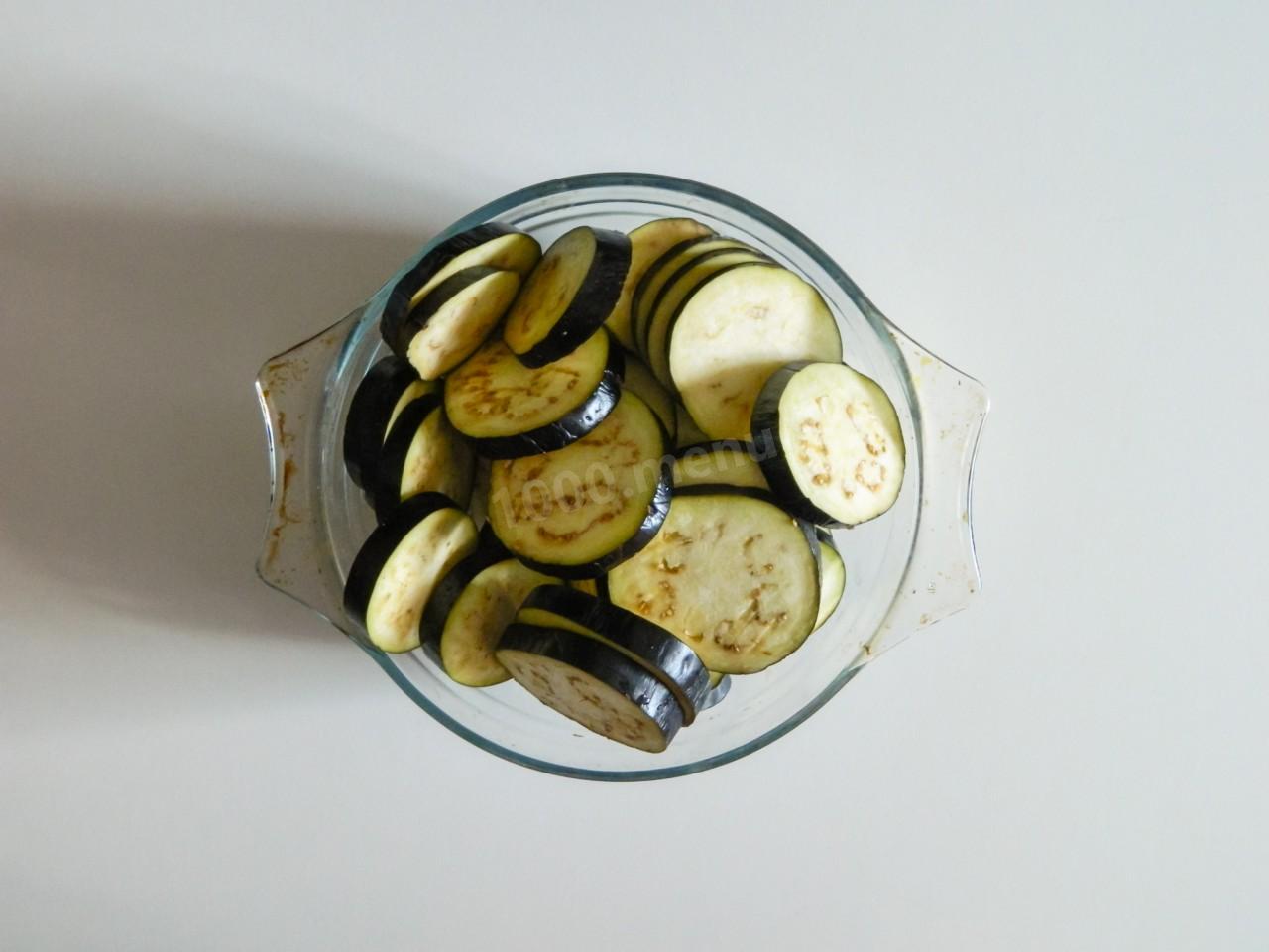 Шаг 2 приготовления Закуска баклажаны с чесноком дольками по-грузински