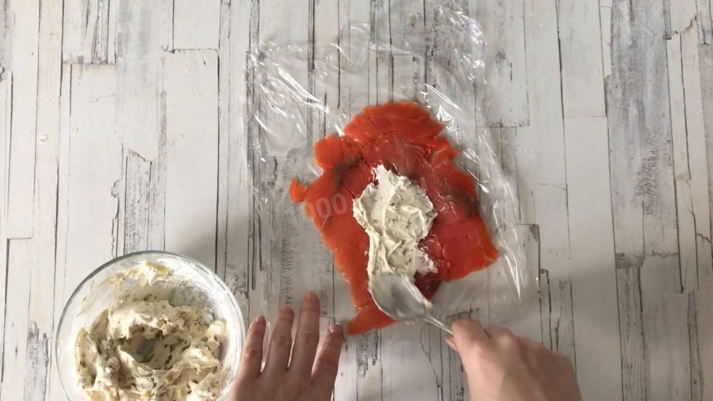 Шаг 5 приготовления Закуска из красной рыбы и творожного сыра