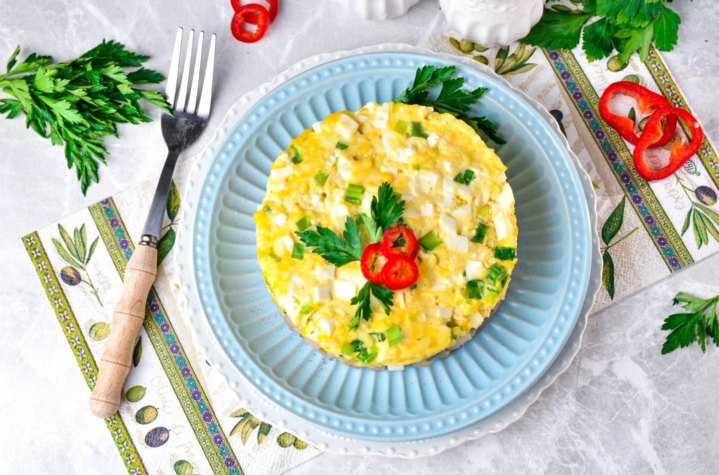 Шаг 10 приготовления Сельдь с яйцом закуска